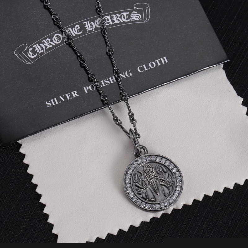 Ch**me He**ts necklaces